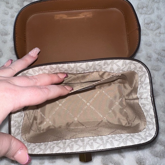 Michael Kors *Exclusive* Trunk Mini Bag - Picture 4 of 11